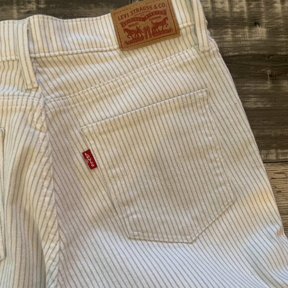 Levi's white jeans with a faint blue/grey stripe pattern. Sz 29 Women's. - Picture 4 of 5